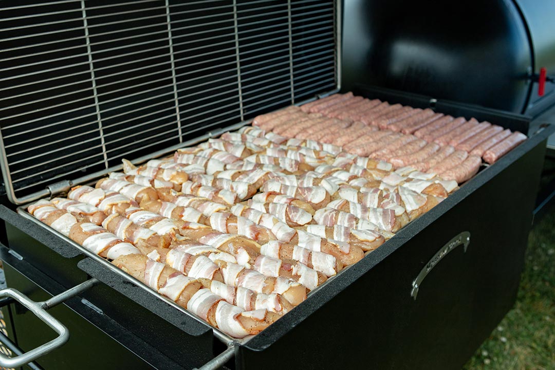 BBQ42_grill_chicken_sausage