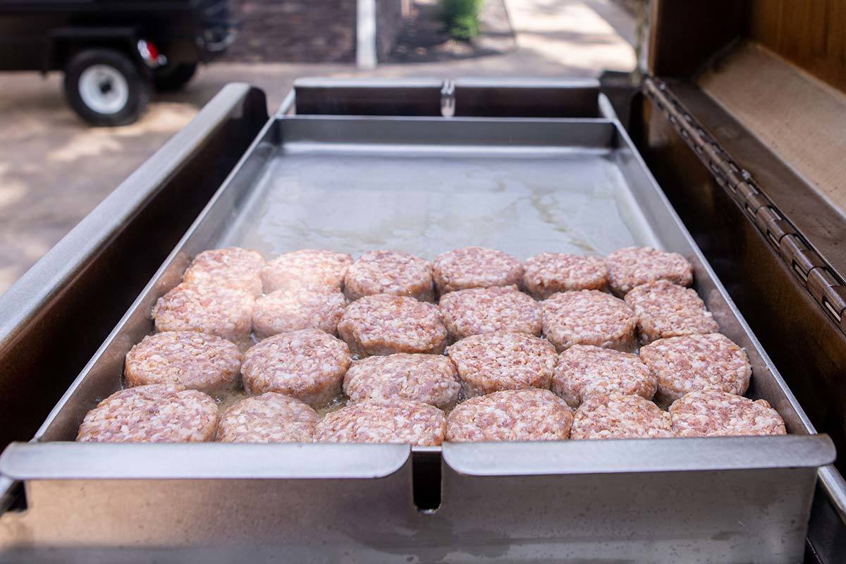 BBQ26S_Griddle_11_Sausage