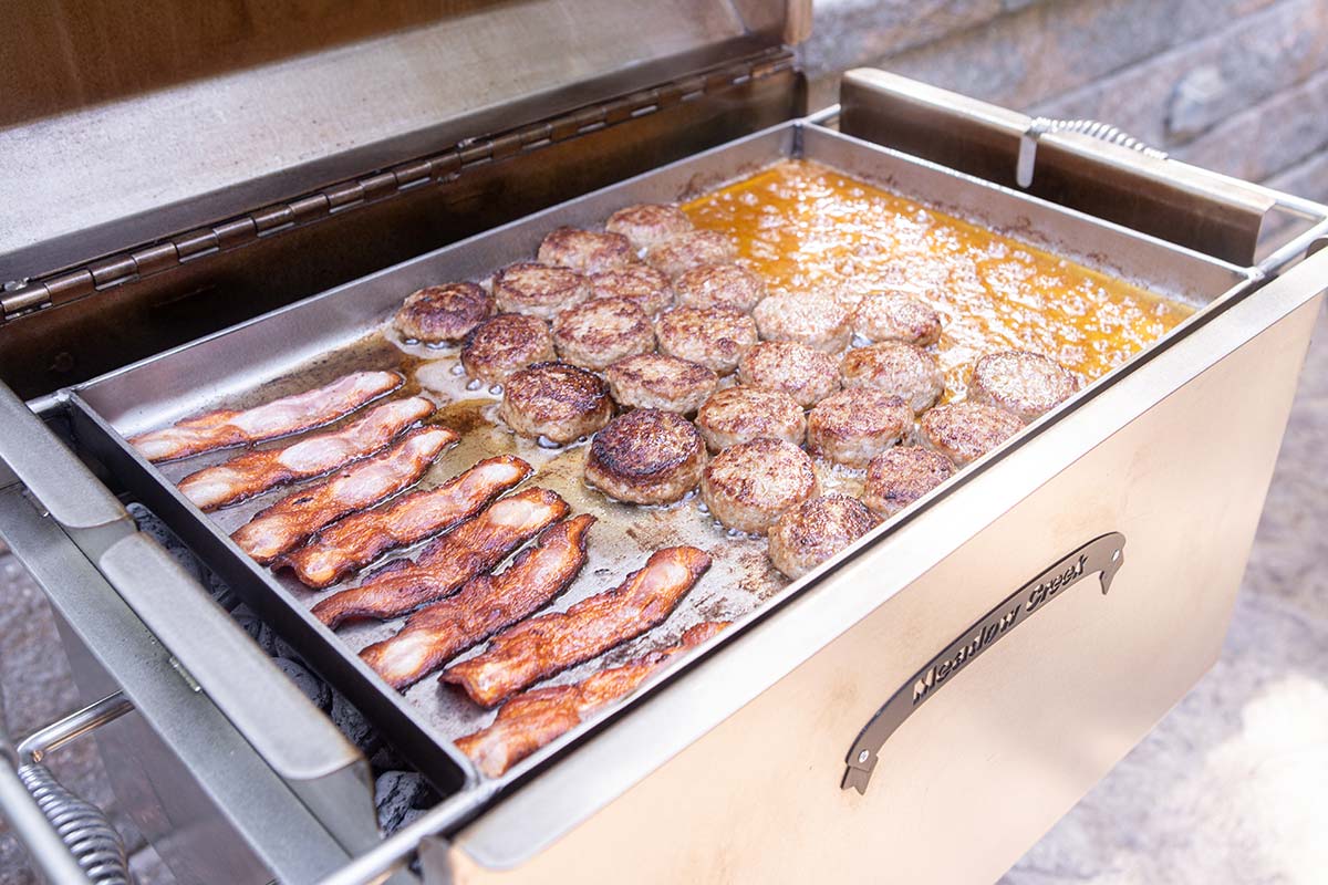 BBQ26S_Griddle_14_Sausage_Bacon