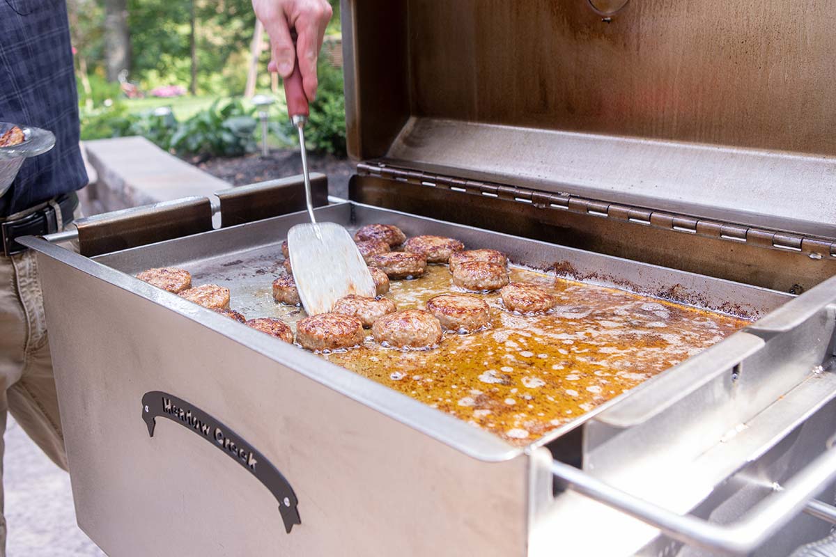 BBQ26S_Griddle_17_Sausage
