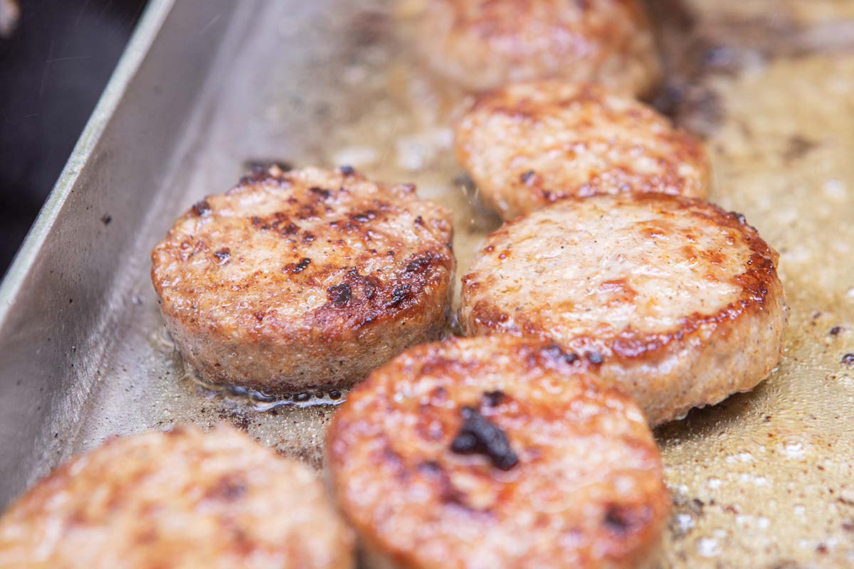 BBQ26S_Griddle_18_Sausage