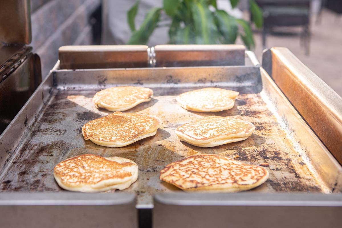 BBQ26S_Griddle_22_Pancakes