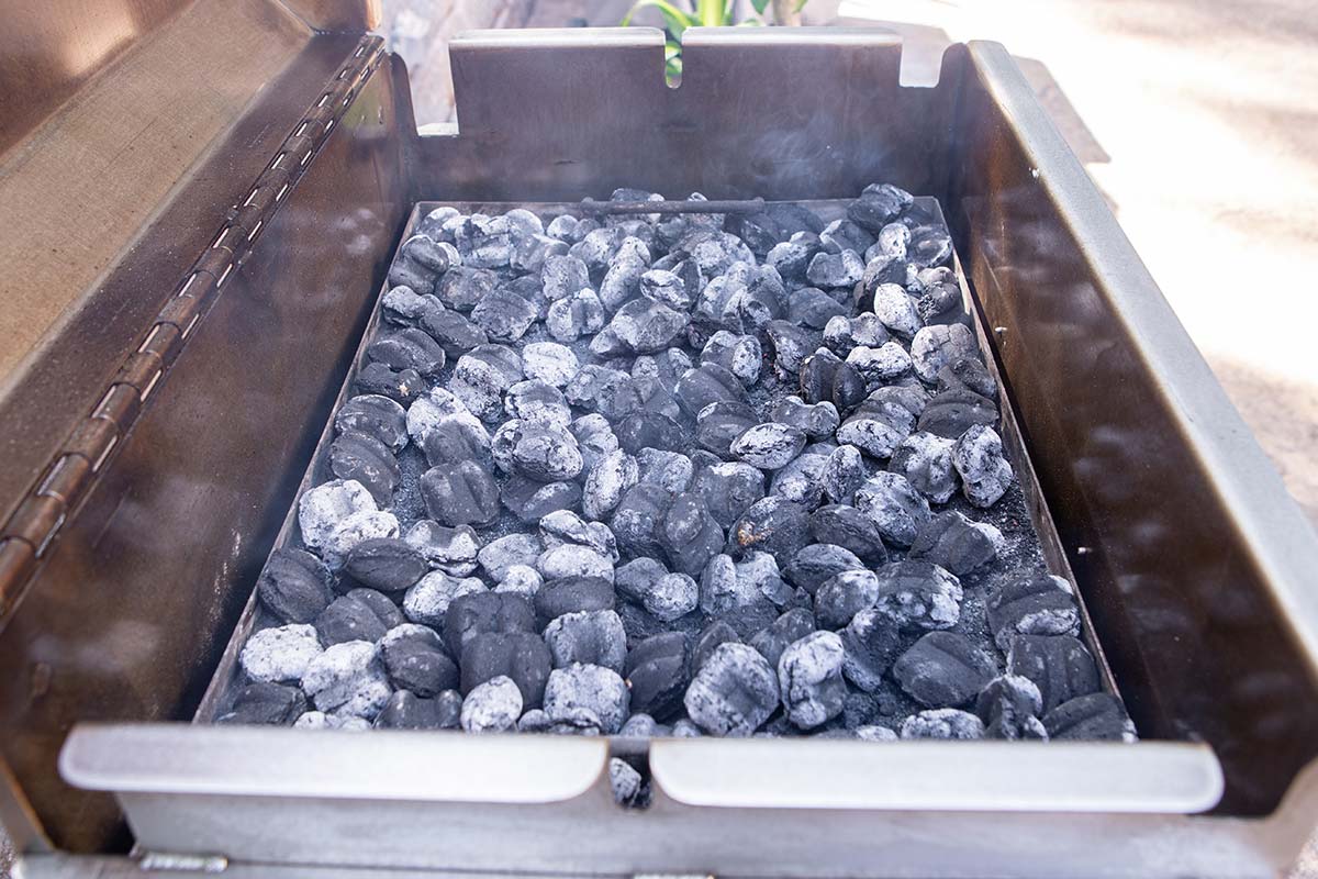 BBQ26S_Grill_8_Charcoal_Spread_Out