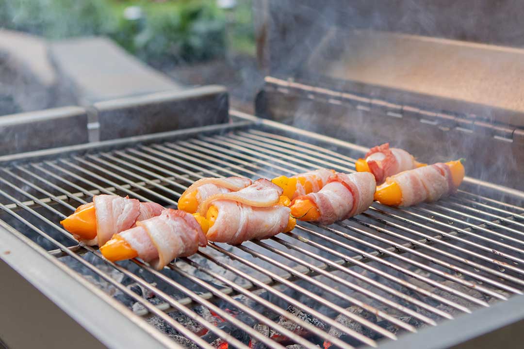 BBQ26S_Charcoal_Grill_Flat_Grate_11_Peppers