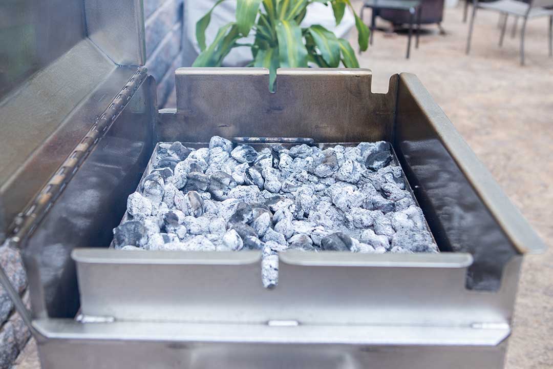 BBQ26S_Charcoal_Grill_Flat_Grate_23_Charcoal_Briquettes