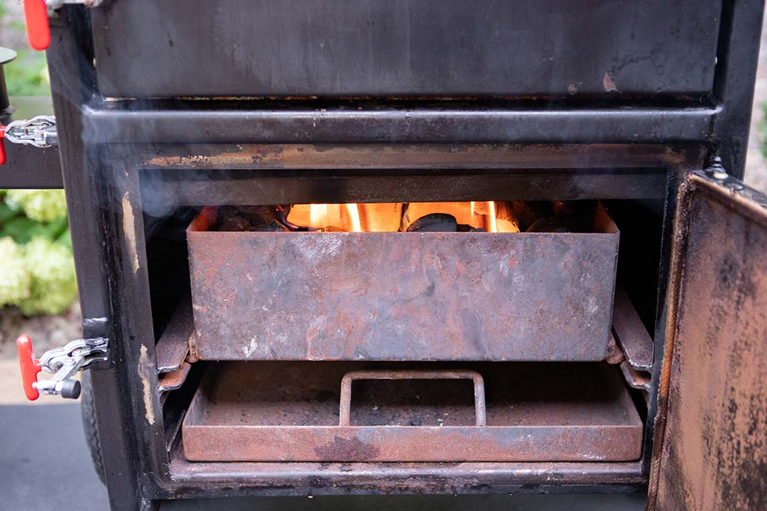 BX25_Box_Smoker_01_Firebox