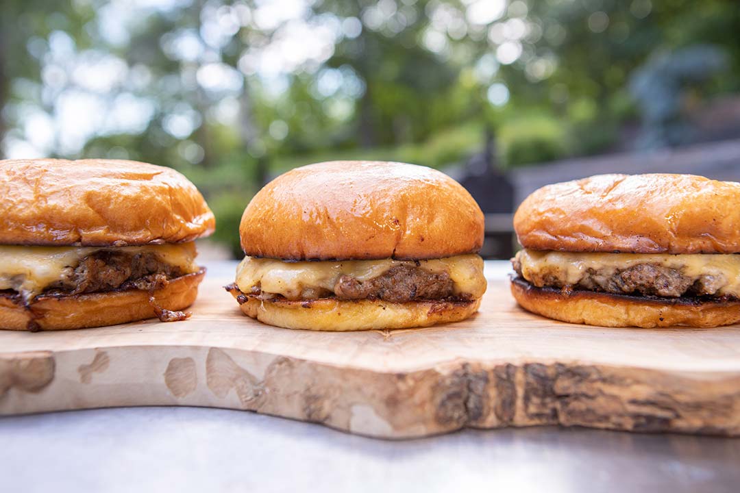 Smash Burgers (Cast Iron Burgers) - The Food Charlatan